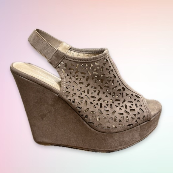 Chinese Laundry Platform Tan Wedge Heels | size 7.5 - Picture 5 of 5